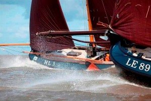 Spectaculair wedstrijd zeilen met relaties op het IJsselmeer