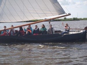 Uitwaaien met collega's op het water in Friesland