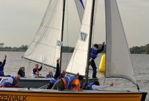 Wedstrijdzeilen met een groep collega's op de Kagerplassen
