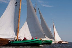 Zeildagtocht met relaties over de Friese meren